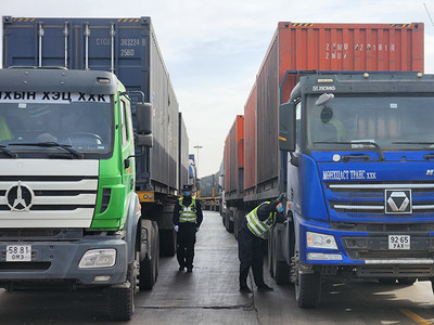 甘其毛都邊檢站 筑牢國(guó)門(mén)安全防線 高效護(hù)航進(jìn)出口貿(mào)易